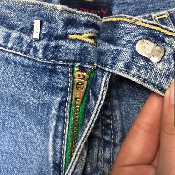 Vintage Tommy Hilfiger Logo Blue Medium Wash 100% Cotton Denim Jean Shorts - Picture 3 of 6